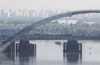 Поліція провела 17 обшуків у справі про розкрадання коштів на будівництві Подільського моста