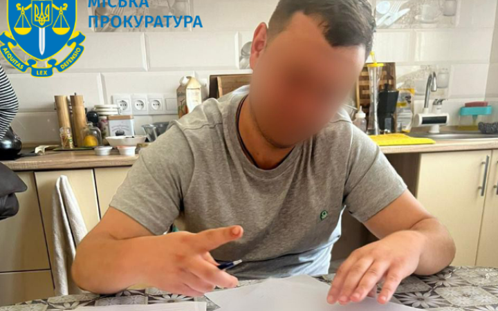 У Києві військовий за допомогою батька-працівника вишу допомагав чоловікам стати студентами для уникнення мобілізації