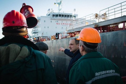 Україна прийняла другий танкер з нафтою для Білорусі