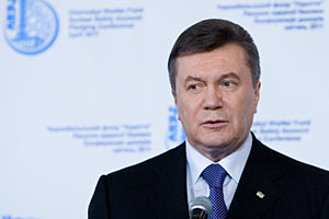 Янукович хочет от доноров еще денег