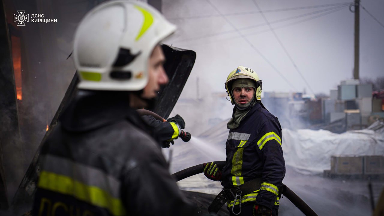 Пожежа в центрі управління відходами у с. Фастівець Київської області 