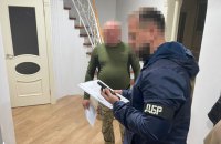 На Львівщині ​заступник командира військової частини відправляв солдатів класти бруківку замість служби