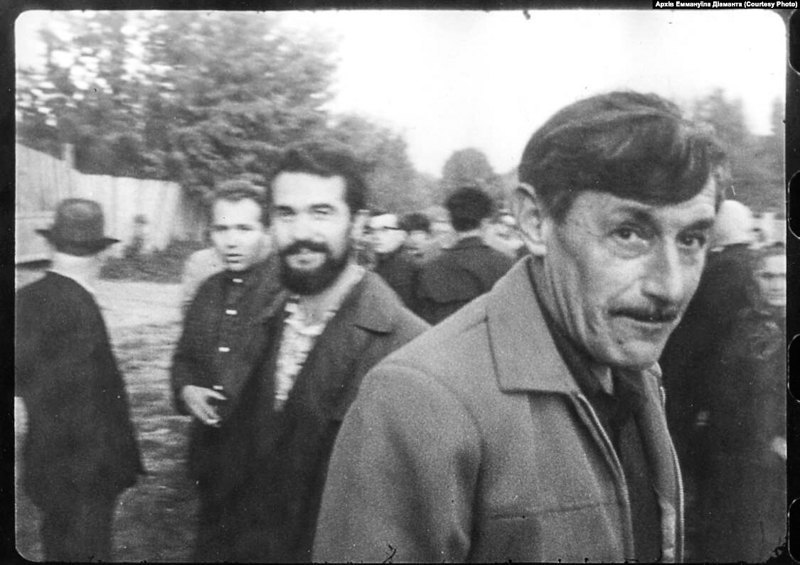 Письменник Віктор Некрасов на мітингу вшанування жертв Бабиного Яру, 24 вересня 1966.