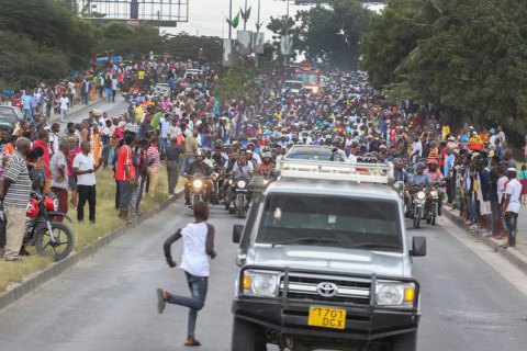 В давке на похоронах президента Танзании погибли 45 человек