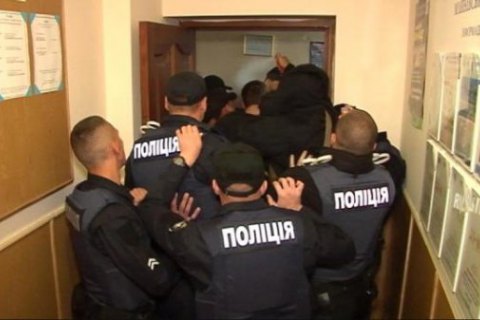 У Рівненській області місцеві жителі побилися з поліцією через закриття гімназії
