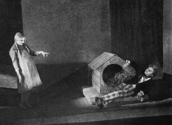 Постановка “Маклени Ґраси”, 1933 рік. Наталія Ужвій у ролі Маклени, Мар’ян Крушельницький у ролі Падура. Режисер - Лесь Курбас
