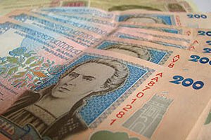 Украинские банки начали конвертировать валютные переводы в гривну