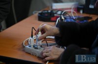 У Києві ветерани Третього армійського корпусу розгорнули мобільні пункти незламності з гарячим чаєм і зарядкою для телефонів 