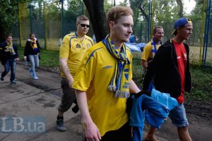 Шведские болельщики массово уезжают домой