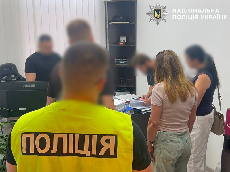 Дев’ятьом фігурантам слідчі вже повідомили про підозру. 