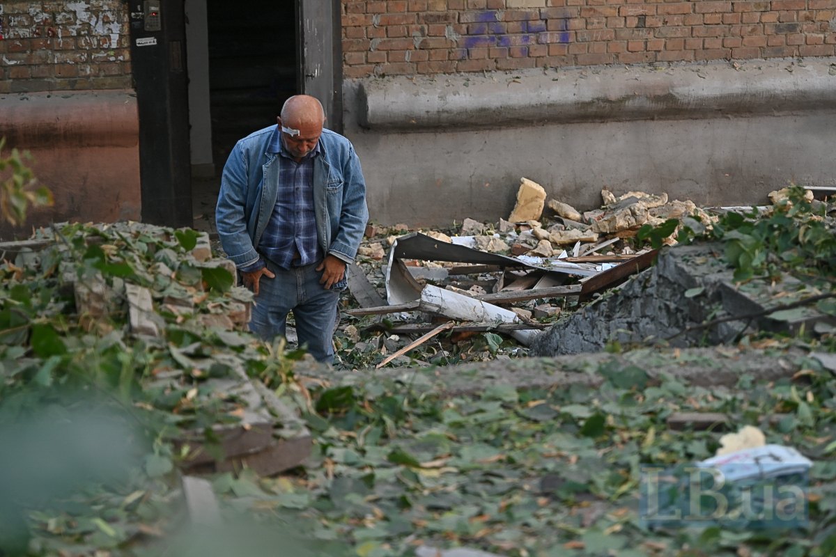 Наслідки удару рф в Шевченківському районі.