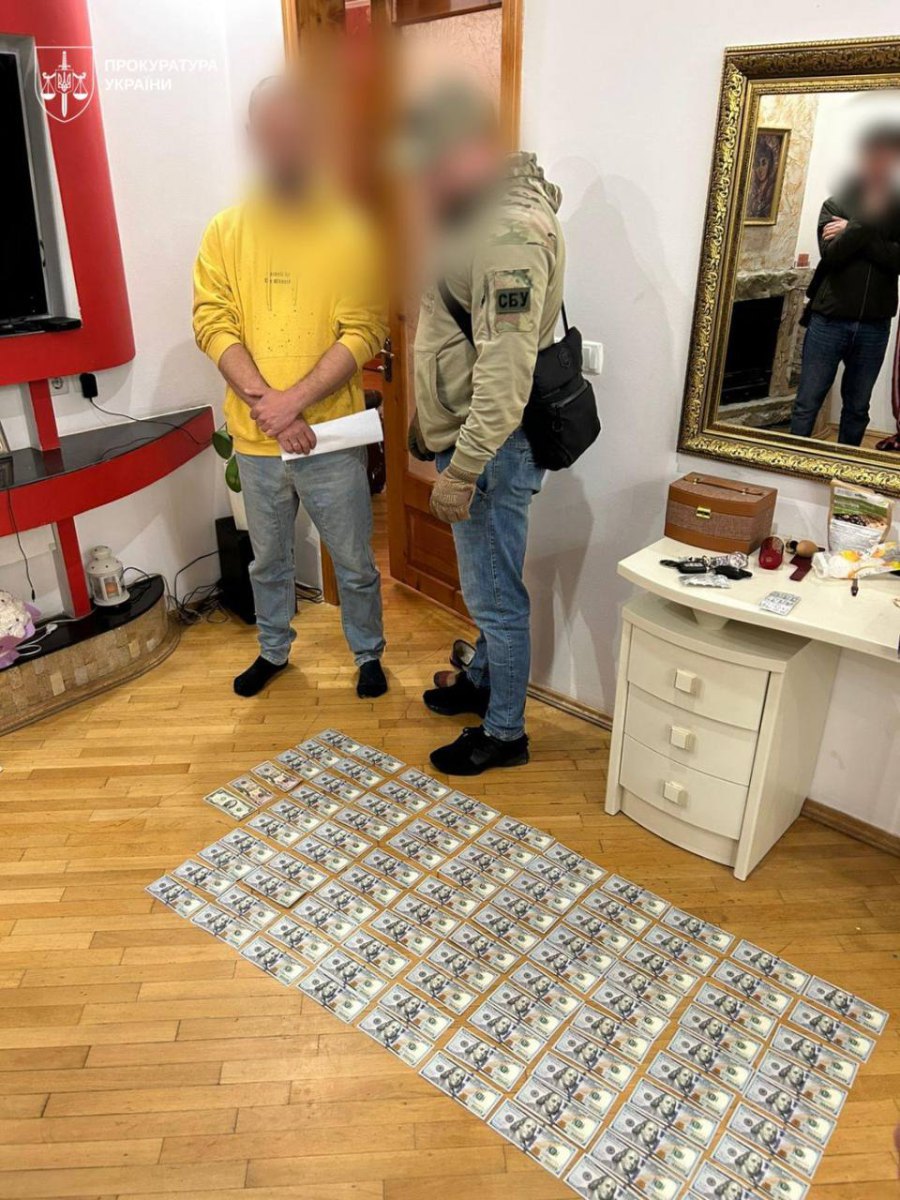 Знайдені докази під час обшуків