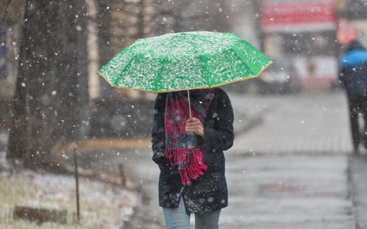 Сьогодні в Україні невеликий мокрий сніг та дощ, температура до +8