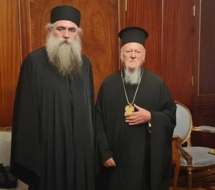 ігумен Священного монастиря Есфігмен Варфоломій із Вселенським Патріархом Варфоломієм