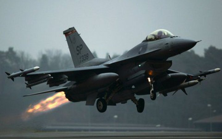 Данія допоможе навчати українських пілотів для керування літаками F-16