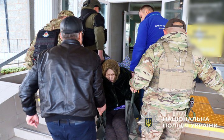 “Білі янголи” евакуювали людей з Дружківки на Донеччині