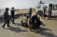 В ЮАР женщина погибла при разгоне демонстрантов полицией