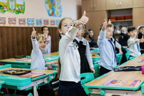 Зеленський скасував указ Кучми про обов'язкове носіння шкільної форми