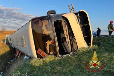 ​В Італії перекинувся автобус, що віз біженців з України, одна людина загинула