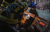 З-під завалів кафе у Краматорську дістали тіла 12 загиблих (оновлено)