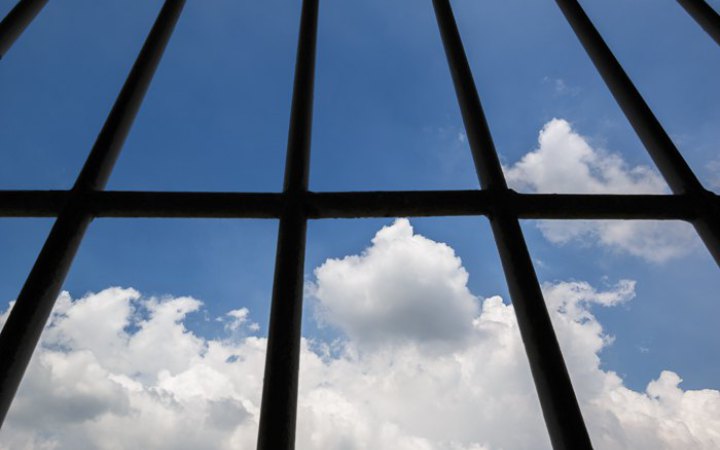 15 років за гратами проведе працівник херсонської колонії, який служив росіянам під час окупації