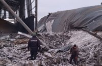РФ вдарила авіабомбами по зерносховищу у Вовчанську на Харківщині