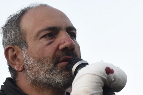 Лидер протестов в Армении объявил о начале бархатной революции