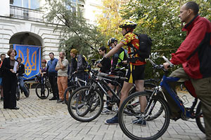 Велосипедисты провели акцию в защиту старого Киева