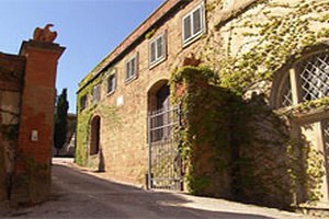 В Италии продается замок детства Карлы Бруни