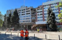Окупанти обстріляли центр Миколаєва, є влучання в готель і навчальні заклади (оновлено)