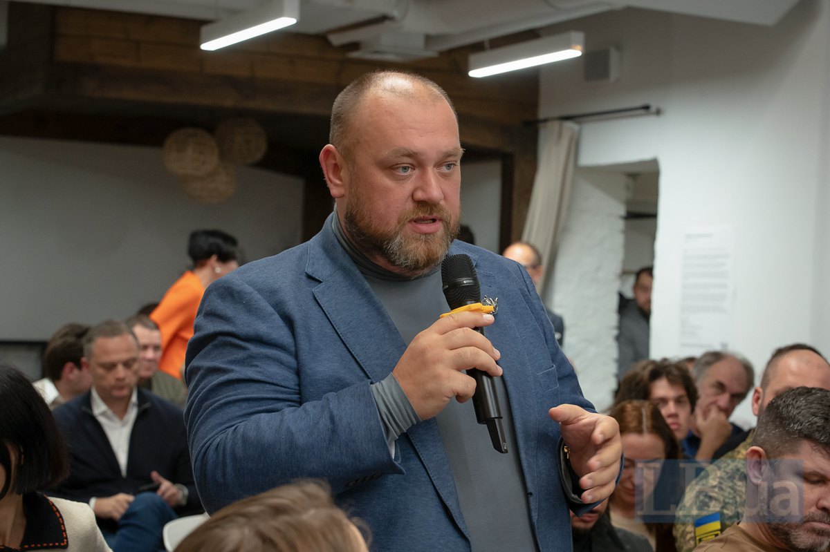 Олексій Буряченко, кандидат політичних наук, Національного університету КАІ 