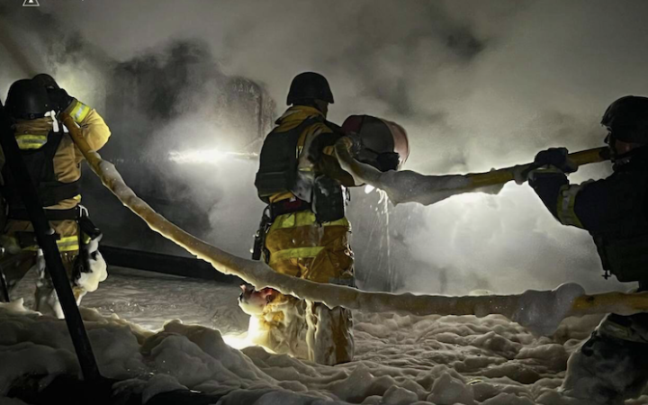 Міненерго: на Київщині ліквідували пожежу на енергооб'єкті, яка виникла через атаку РФ