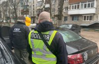 ​У Києві викрили шахраїв, які пропонували українцям евакуацію з "гарячих" точок та документи для виїзду за кордон