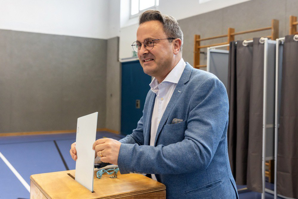 Прем’єр-міністр Люксембургу Ксав'є Бетель голосує на виборах