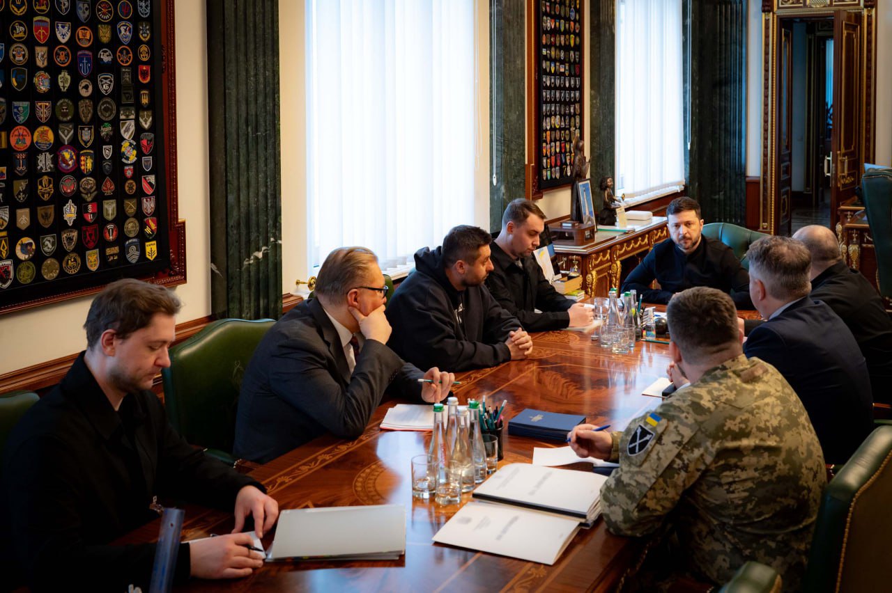 Президент Зеленський провів нараду із українською переговорною групою