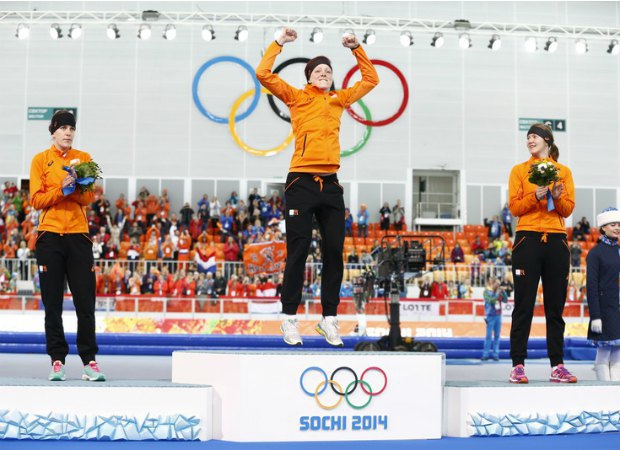 Ирен Вюст (слева) завоевала уже три медали в Сочи - одно золото и два серебра