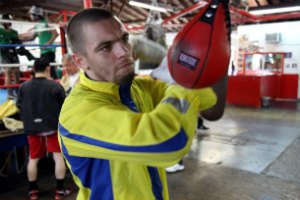 Непереможні українські боксери виходять на американське ТБ