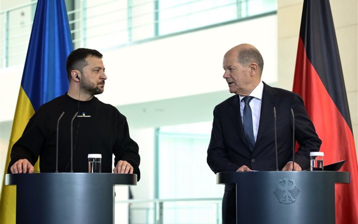 Зеленський провів "тривалу і плідну" розмову з канцлером Німеччини перед Вільнюським самітом НАТО