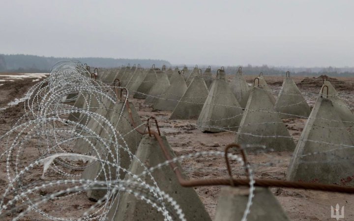 Військові зводять оборонні фортифікації на Чернігівщині