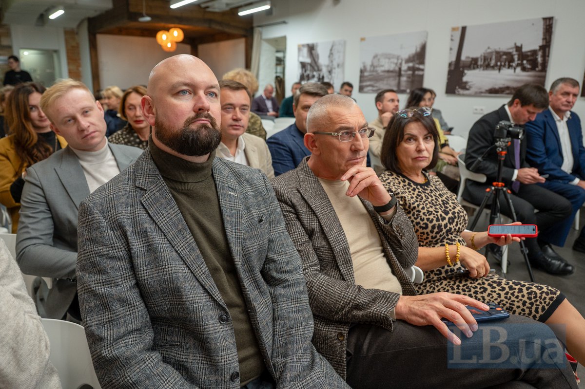 Радник міністра аграрної політики та продовольства із комунікацій Олександр Поліщук (ліворуч), секретар Комітету ВРУ з питань аграрної та земельної політики Іван Чайківський