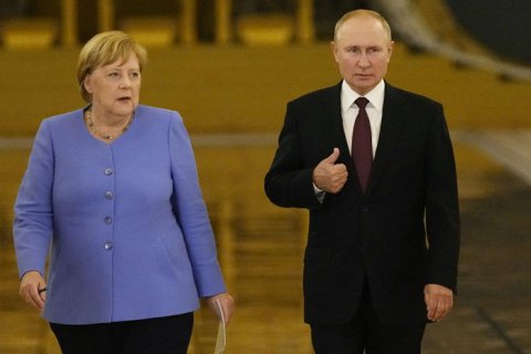 Путін у розмові з Меркель запропонував ЄС почати переговори з Лукашенком