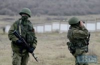 Українські військові в Євпаторії живим щитом охороняють зброю