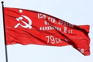 В Запорожье скупают красные флаги