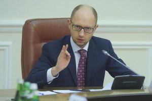 Яценюк просить утриматися від участі у масових акціях 9 травня