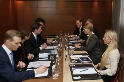 Тимошенко провела встречу с замгоссекретаря США Хейлом и призвала к усилению санкций против РФ