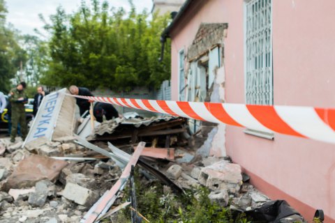На Днепропетровщине четверо злоумышленников взорвали банкомат и украли почти 1 млн грн