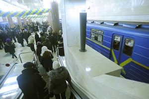 В "час пик" в киевском метро отключились эскалаторы