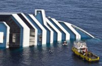 Costa Concordia может развалиться пополам