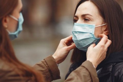 Минздрав: из-за ношения маски у вас не будет нехватки кислорода и отравления углекислым газом
