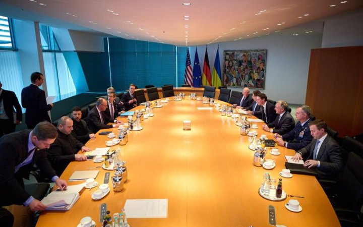 AFP: США продовжують вимагати від України вивести війська з Донбасу